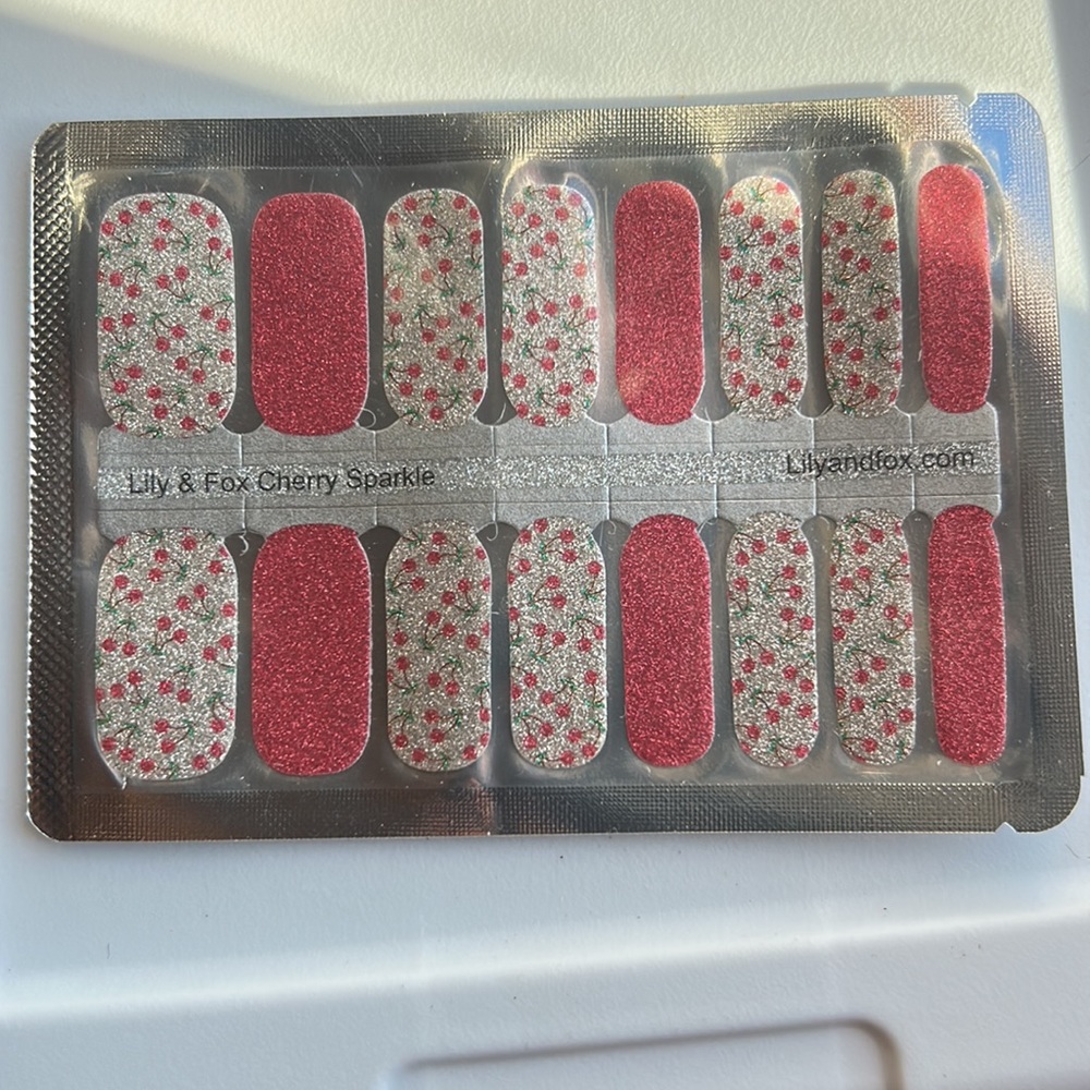 Set of 4 Nail covers by Lily and Fox - Picture 3 of 5